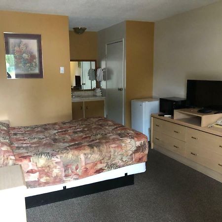 Polson Park Motel Vernon Zewnętrze zdjęcie