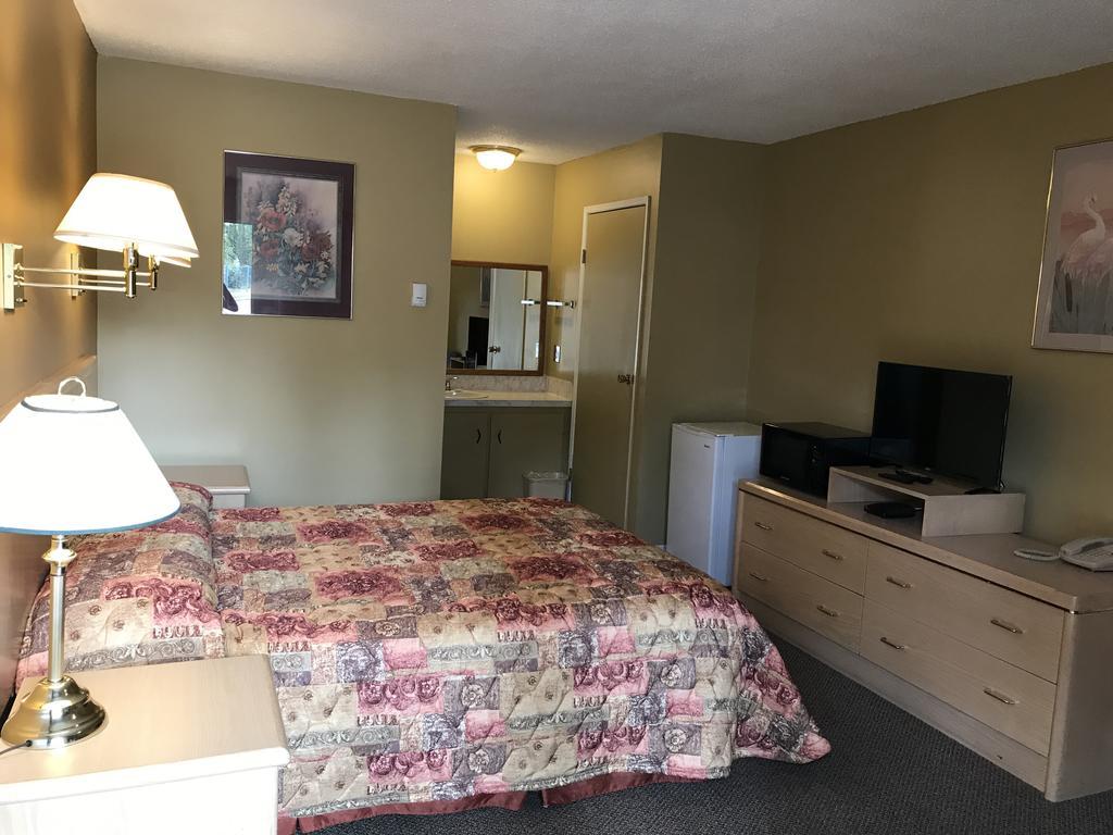Polson Park Motel Vernon Zewnętrze zdjęcie