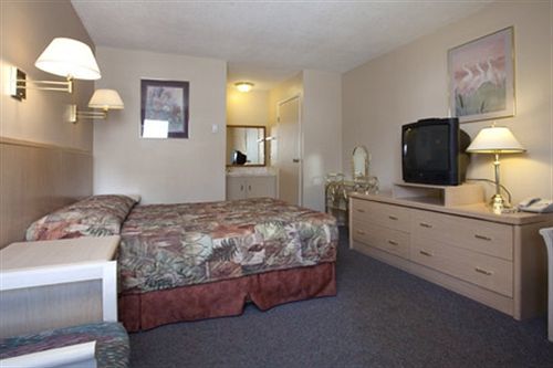 Polson Park Motel Vernon Zewnętrze zdjęcie