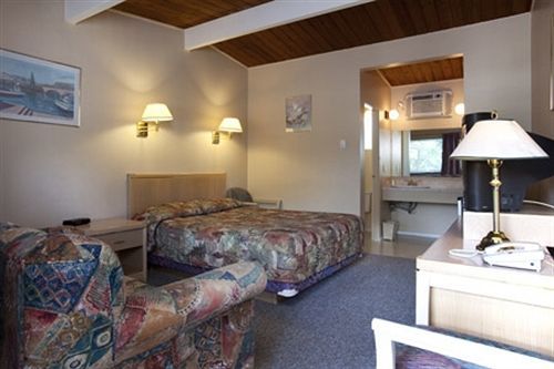 Polson Park Motel Vernon Zewnętrze zdjęcie