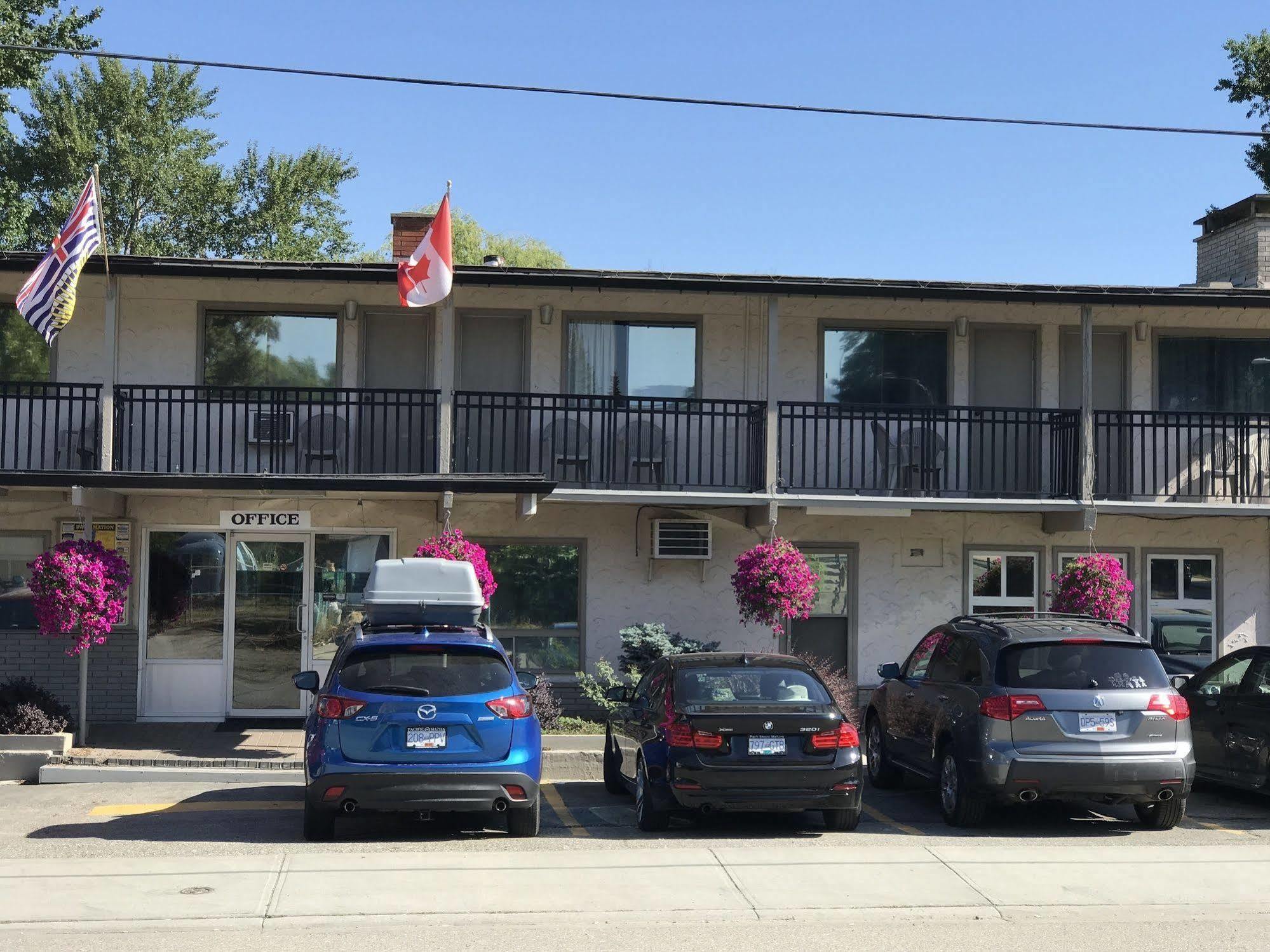 Polson Park Motel Vernon Zewnętrze zdjęcie