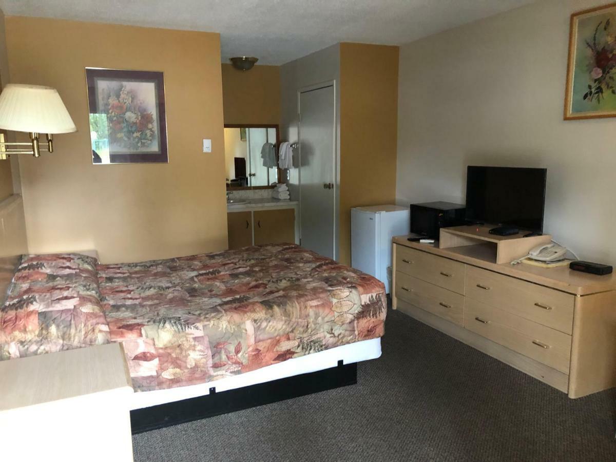 Polson Park Motel Vernon Zewnętrze zdjęcie