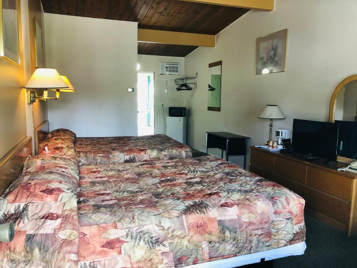 Polson Park Motel Vernon Zewnętrze zdjęcie